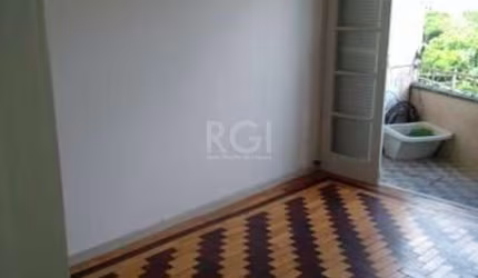 Apartamento de 2 dormitórios, Petrópolis Desocupado