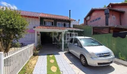 Casa em Porto Alegre, no bairro Ipanema, com 3 dormitório(s), e 3 banheiros, à venda.