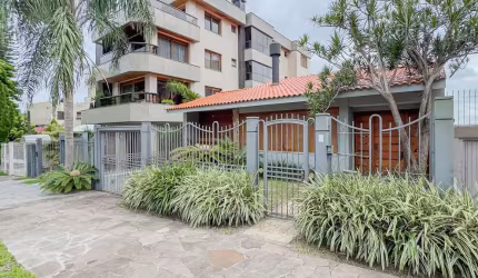 CASA CHACARA DAS PEDRAS 207 METROS , COMPLETAMENTE REFORMADA