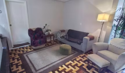 Casa para Venda - 115m², 3 dormitórios, 1 vaga - Petrópolis