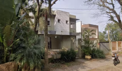 Casa 367m², 3 dormitórios, 4 vagas no bairro Ipanema