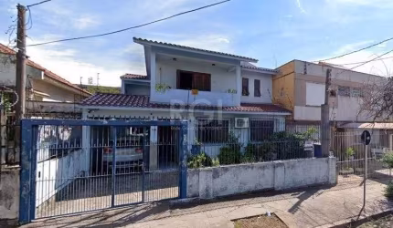 Casa para Venda - 270m², 4 dormitórios, sendo 1 suites, 5 vagas - Partenon