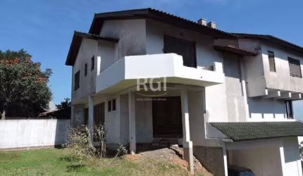 Casa para Venda - 300m², 5 dormitórios, sendo 3 suites, 5 vagas - Teresópolis