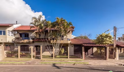 Sobrado para Venda - 335m², 4 dormitórios, sendo 2 suites, 3 vagas - Petrópolis