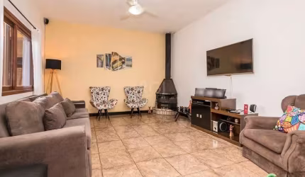 Casa para Venda - 168m², 3 dormitórios, sendo 1 suites, 3 vagas - Medianeira