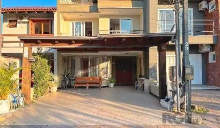 Casa em Porto Alegre, no bairro Hípica, com 3 dormitório(s), e 3 banheiros, à venda.