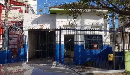 Casa para Venda - 181.5m², 2 dormitórios, 10 vagas - Partenon