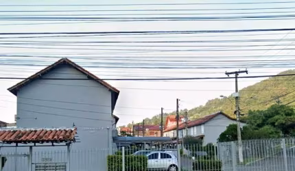 Sobrado 3 dormitórios condomínio Bouganville
