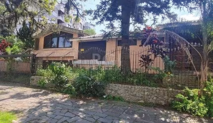 Casa para Venda - 400m², 4 dormitórios, sendo 1 suites, 4 vagas - Jardim Lindóia