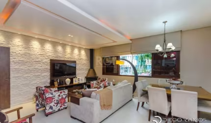 Casa para Venda - 216m², 4 dormitórios, sendo 1 suites, 4 vagas - Menino Deus