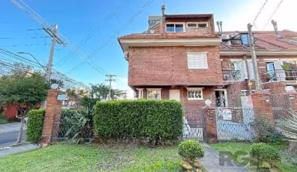 Casa em Porto Alegre, no bairro Tristeza, com 3 dormitório(s), e 3 banheiros, à venda.