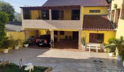 Casa para Venda - 300m², 3 dormitórios, sendo 1 suites, 5 vagas - Partenon