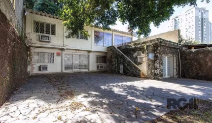 Casa de alvenaria, excelente ponto comercial.