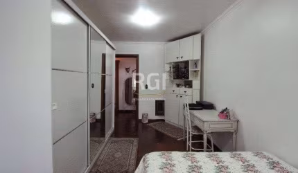 Casa para Venda - 280m², 3 dormitórios, 2 vagas - Petrópolis