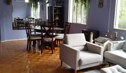 Apartamento com 2 dormitórios e 1 vaga de garagem no Bairro Floresta.