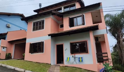 Casa em Condomínio em Cavalhada
