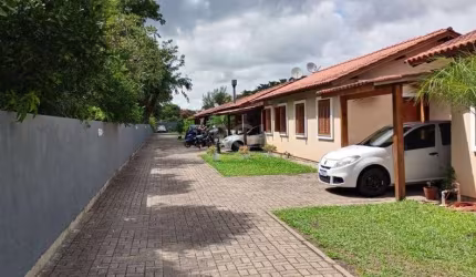 Casa em condomínio com 02 dormitórios