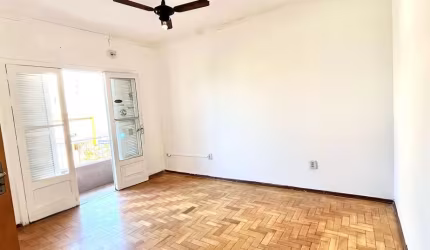 Apartamento 2 Dormitórios com Sacada e Pátio - Excelente Localização