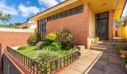 Casa no bairro Petrópolis de 3 dormitórios
