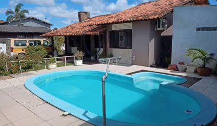 Casa 3 dormitórios, sendo 1 suites, 9 vagas - bairro Ponta Grossa Porto Alegre RS