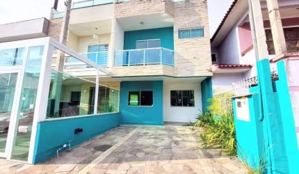 Casa à venda na Hípica, 3 dormitórios, suíte com closet, sótão com churrasqueira e terraço, condomínio fechado com lazer