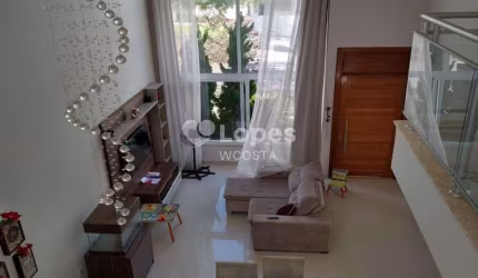 Casa tipo sobrado com quatro dormitórios