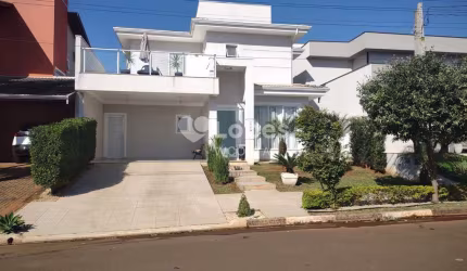 Sobrado com 3 suítes, Condomínio Jacarandás