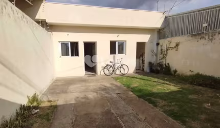 Casa térrea com 2 dorms, João Aranha