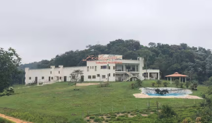 Lindo castelo em Estrada da Moralogia - Mogi das Cruzes