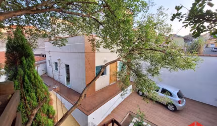 Lindo sobrado à venda Jd. Brasília, 165 m², 3 quartos, 2 suítes, lavabo, escritório, cozinha conceito aberto, 03 vagas, quintal com casa da árvore.