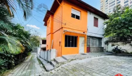 Sobrado de 160m2, Vila Mariana próximo ao metrô Chácara Klabin, edícula, churrasqueira