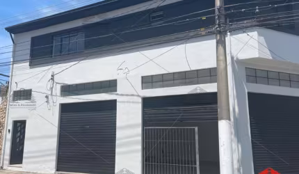 Sobrado à venda Vila Prudente com 200 metros de área construída. Andar superior 2 dormitórios 3 salas cozinha com armários embutidos, 1 banheiro.