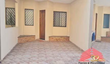 Sobrado a venda em Condomínio fechado na Vila Formosa,  163 m2 de área útil, 3 suites com armários, sala para 2 ambientes com porcelanato, cozinha pla