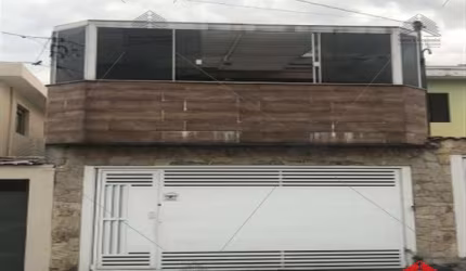 Sobrado Vila Alpina com 02 dormitórios sendo 01 suíte e 02 vagas de garagem.