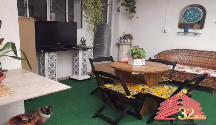 Sobrado maravilhoso no Anália Franco próximo da marechal, rua e casa muito seguras. A casa conta com duas vagas na garagem, sistema de ar condicionado e câmeras de segura