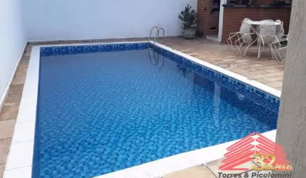 Casa a venda no Belenzinho com 300 metros 03 dormitórios 06 vagas churrasqueira e piscina, aceita permuta por imóvel de menor valor e automovel!