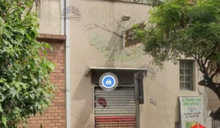 Salão comercial em prédio de 2 andares, sendo que cada andar possui 2 salas; 1 banheiro. Localização excelente com farto comércio e grande fluxo