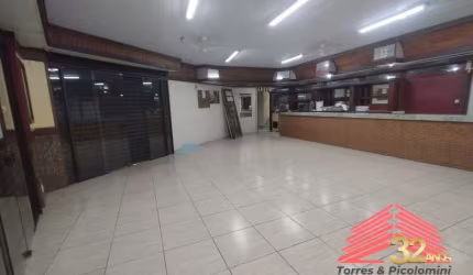 Venda e Locação prédio comercial na Vila Prudente de esquina 18x10 metros com 02 sobrados laterais