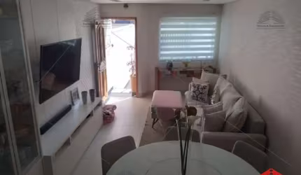 Sobrado à venda com 3 dormitórios, sendo 1 suíte, sala de estar e jantar, cozinha, jardim de inverno, área de serviço coberta, 4 vagas de garagem