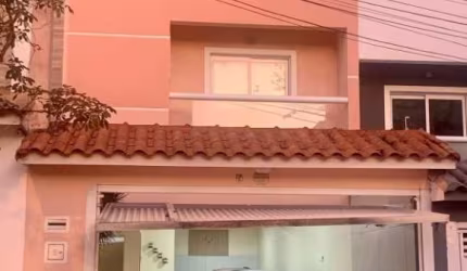 Sobrado em Santo André, 3 dormitórios, 3 vagas de garagem e churrasqueira.