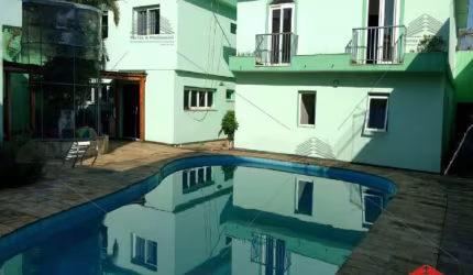 SOBRADO 5 DORMITÓRIOS, 11 BANHEIROS, 12 VAGAS, PISCINA, CHURRASQUEIRA, QUINTAL, 608 MTS ÁREA CONSTRUÍDA, 750 MTS TERRENO