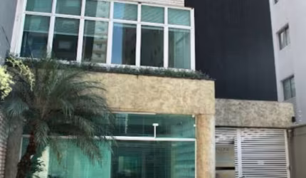 Prédio comercial de alto padrão na Consolação, São Paulo-SP: 11 quartos, 2 salas, 9 banheiros, 2 vagas, 600m². Venda ou locação.