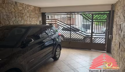 Impecável casa à venda no Tatuapé, São Paulo-SP: 3 quartos, 1 suíte, 2 salas, 3 banheiros, 2 vagas, 176m². Venha conferir!