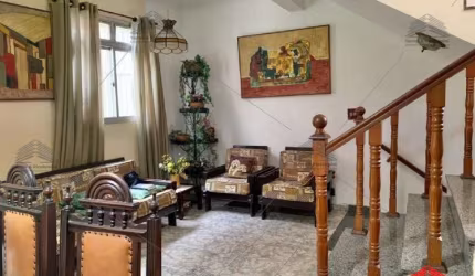 Casa à venda no bairro Alto da Moóca com 3 quartos, 1 suíte, 2 salas, 3 banheiros, 3 vagas, 220m² de área