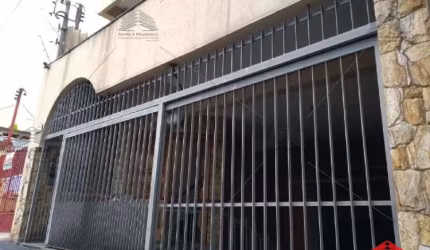 Sobrado a venda na Mooca com 320 m2 área construída, terreno 8x20 metros, com 2 casas, 4 quartos, 1 suíte, 4 banheiros, sacada na sala, cozinha com p