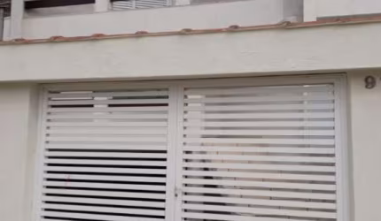 Sobrado a venda no Guarujá Praia da Enseada 02 dormitórios 01 com sacada 02 banheiros 03 vagas