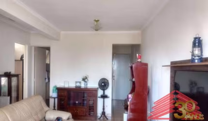 Ótimo Apartamento  72 m muito confortável com 3 quartos sala cozinha 2 banheiros sacada e lavanderia. Ultimo andar do prédio 14 º andar.