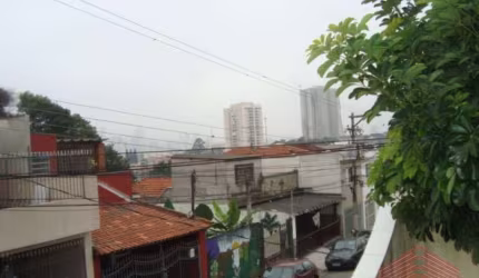 Sobrado a venda na Mooca, 2 dormitórios, 2 banheiros, 2 vagas, edícula térrea, com 3 quartos, sala cozinha e banheiro, quintal, lavanderia, Mooca