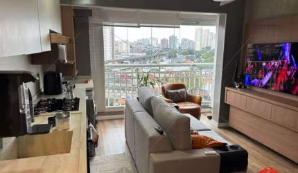Apartamento a venda na Vila Prudente mobiliado, 1 dormitórios com suíte, sala 2 ambientes com sacada integrada, lazer completo,  ao lado do metro.
