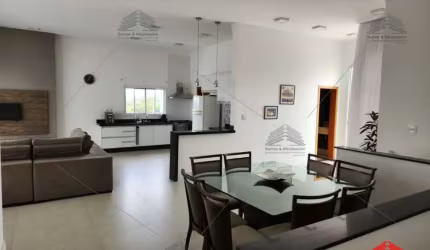 Casa Térrea em condomínio fechado, 05  dormitórios, 04 suítes, 3 salas, Escritório,área gourmet